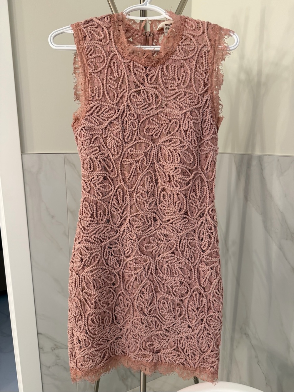 Sleeveless Lace Appliqué Sheath Dress in Dusty Rose